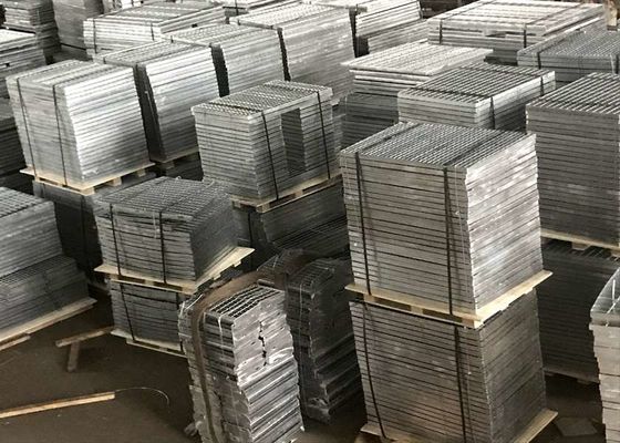 يشتري لفائف الفولاذ المرسوم مسبقاً من 700~1250mm مع طبقة الزنك 30~275g/m2 و 10~25μm طبقة أعلى لمنافسة التآكل online manufacture